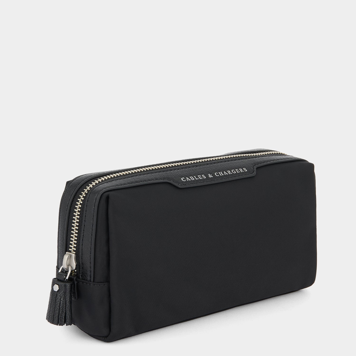 「Cables & Chargers」ポーチ -

          
            Regenerated ECONYL® in Black -
          

          Anya Hindmarch JP
