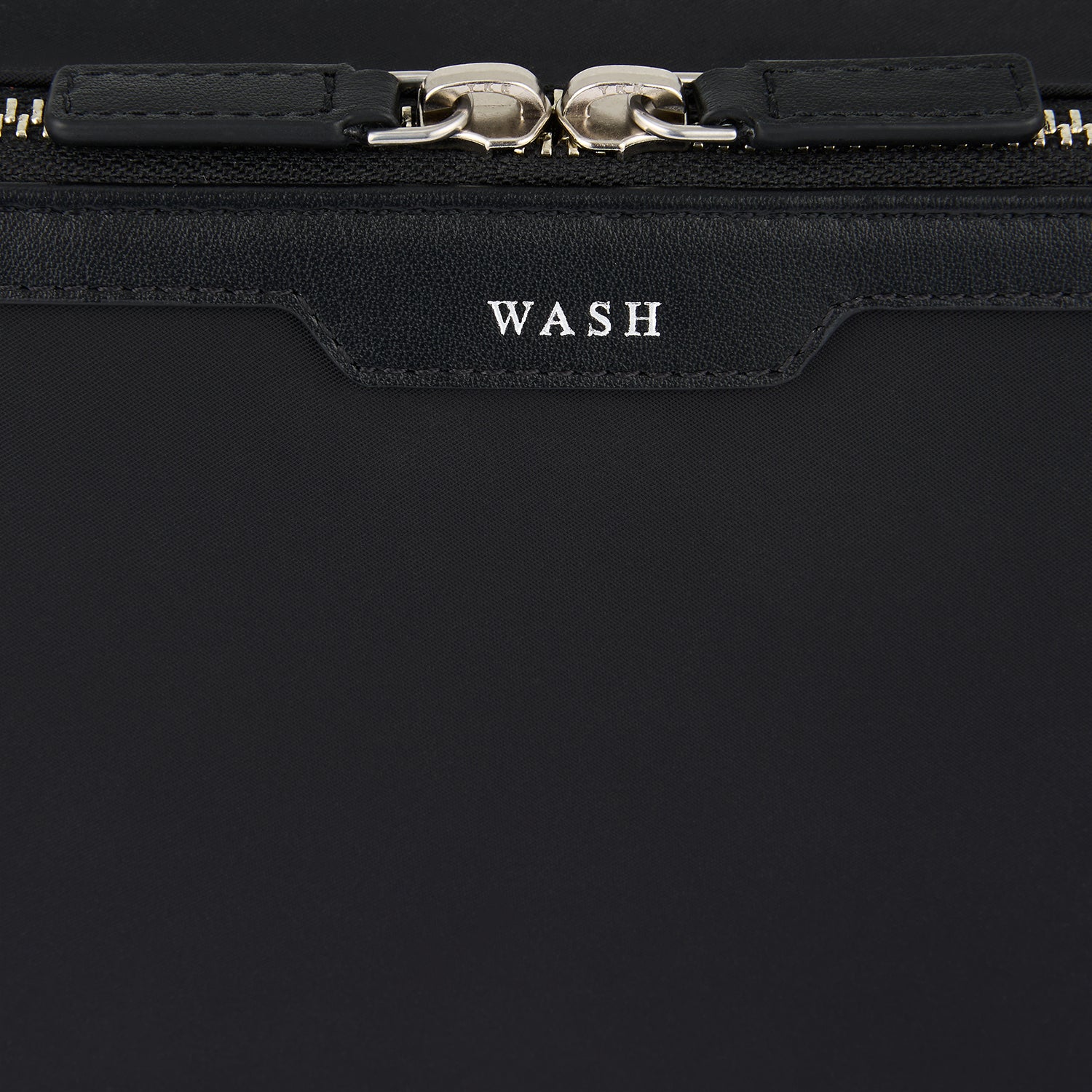 ウォッシュ バッグ -

          
            Regenerated ECONYL® in Black -
          

          Anya Hindmarch JP
