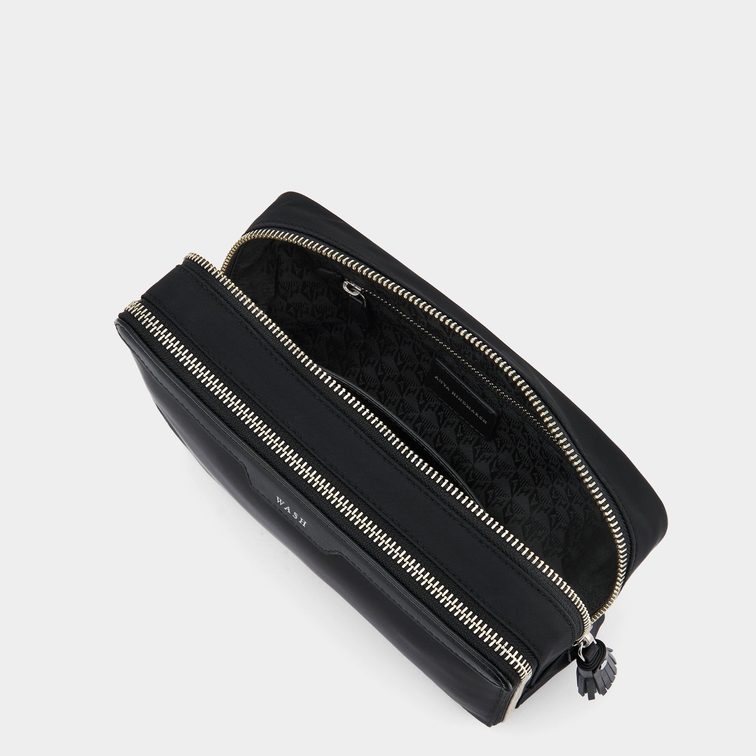 ウォッシュ バッグ -

          
            Regenerated ECONYL® in Black -
          

          Anya Hindmarch JP
