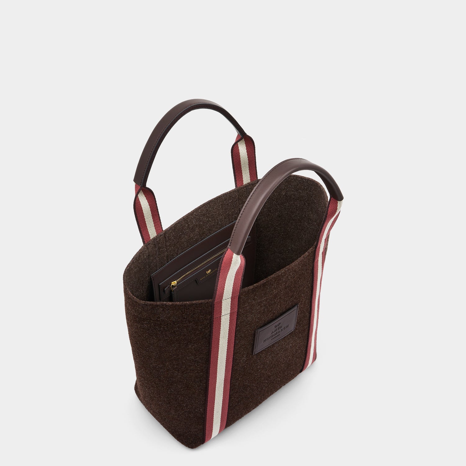 スモール ポント トート -

          
            Recycled Wool Felt in Truffle -
          

          Anya Hindmarch JP
