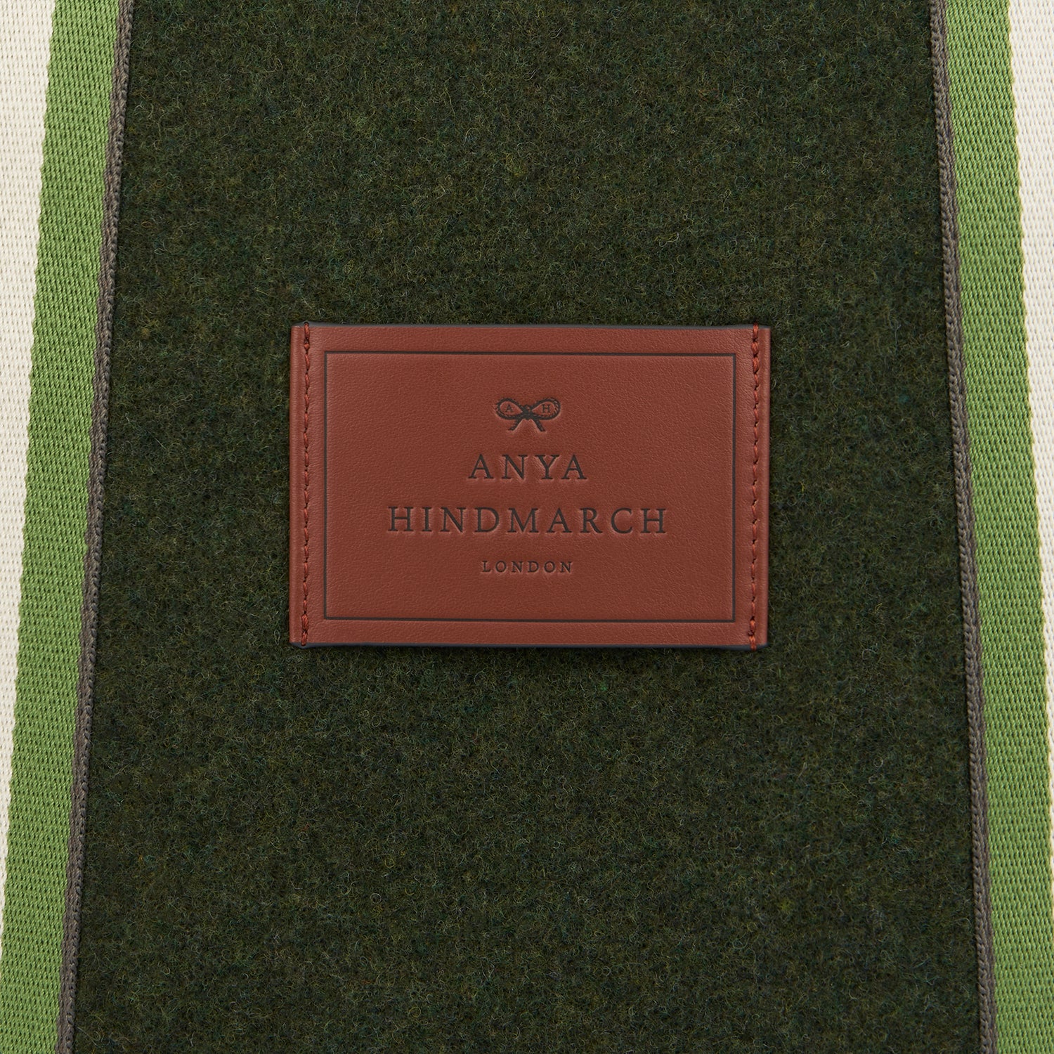 スモール ポント トート -

          
            Recycled Wool Felt in Dark Moss -
          

          Anya Hindmarch JP
