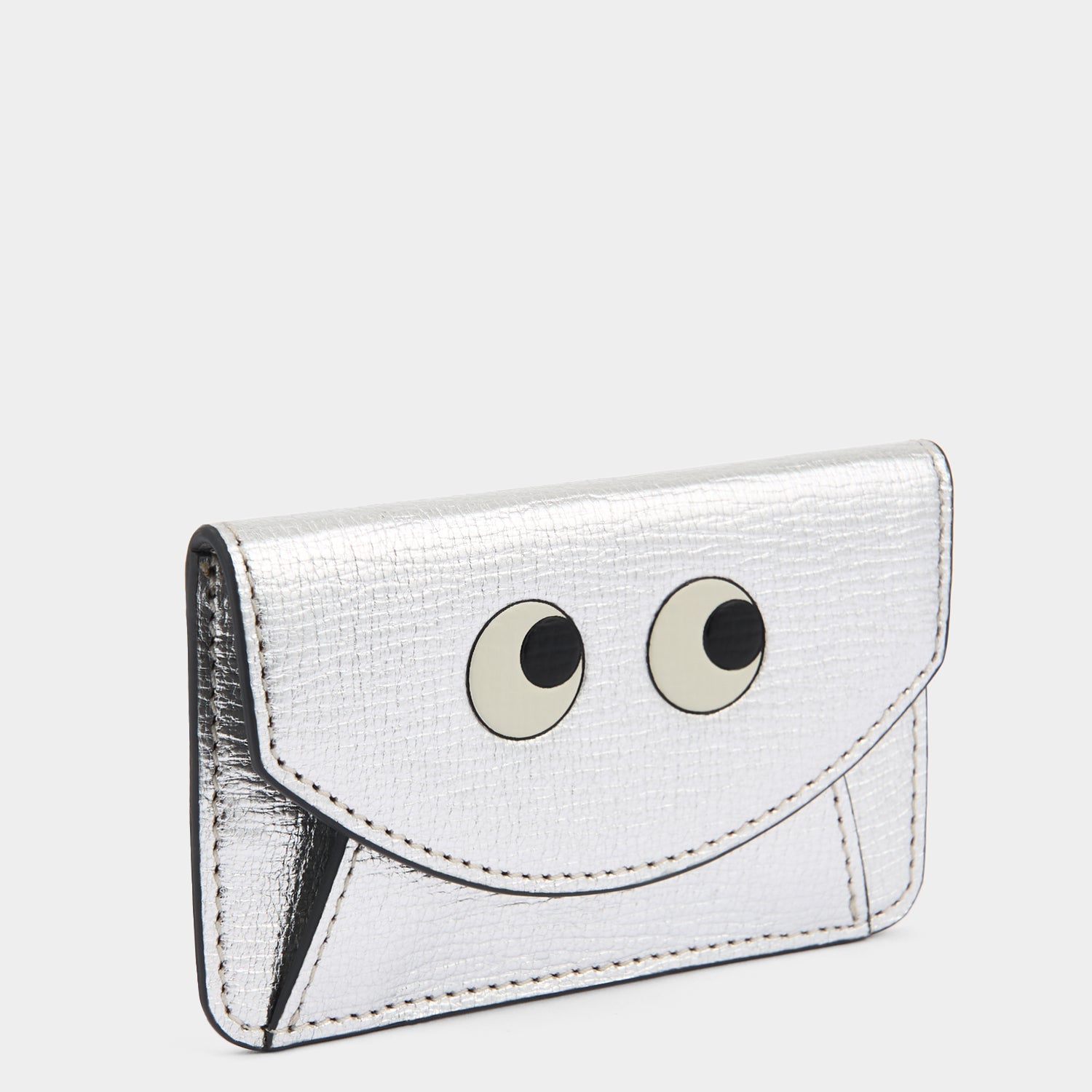 アイズ エンベロープ パース フォン ステッカー -

          
            Metallic Capra in Silver -
          

          Anya Hindmarch JP
