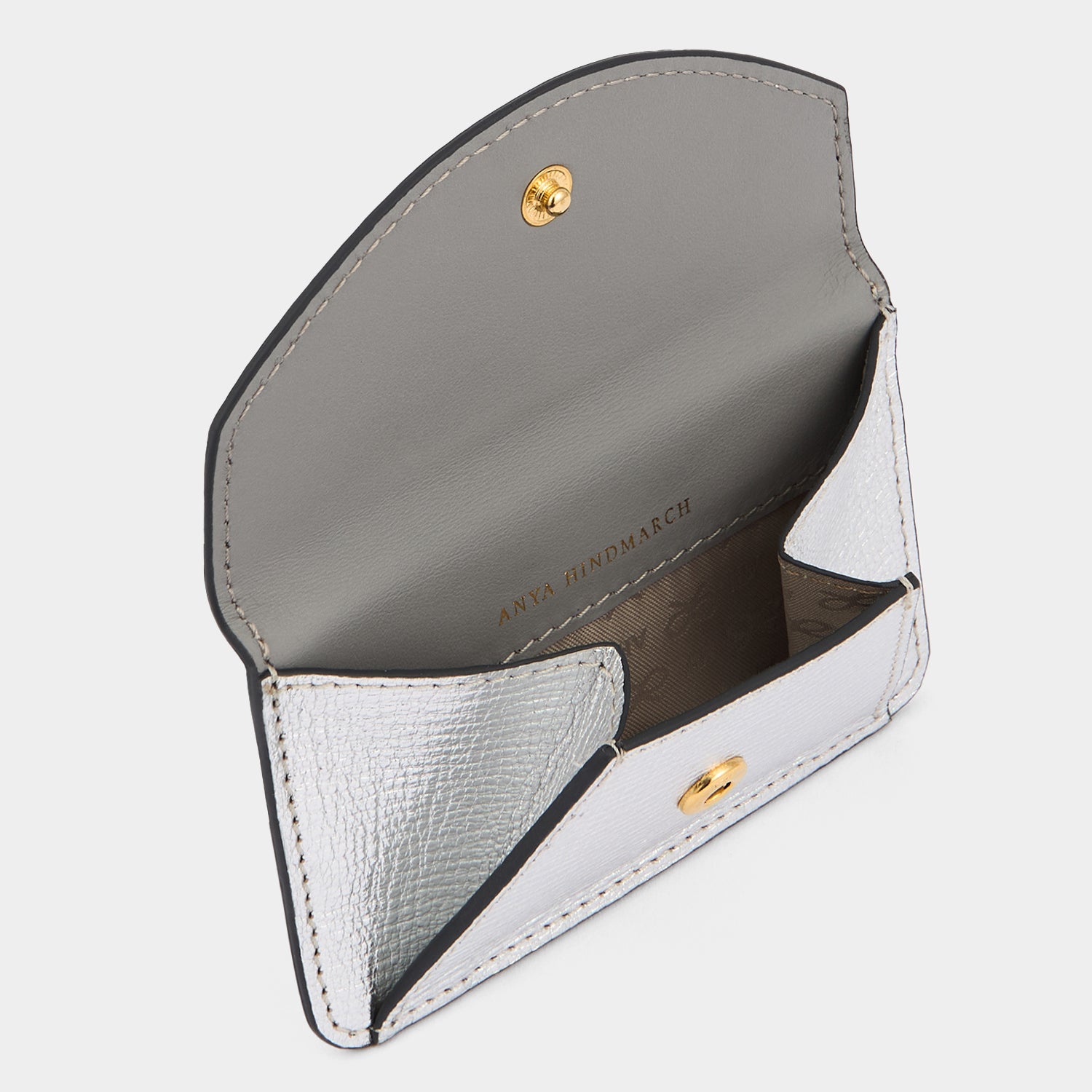 アイズ エンベロープ パース フォン ステッカー -

          
            Metallic Capra in Silver -
          

          Anya Hindmarch JP
