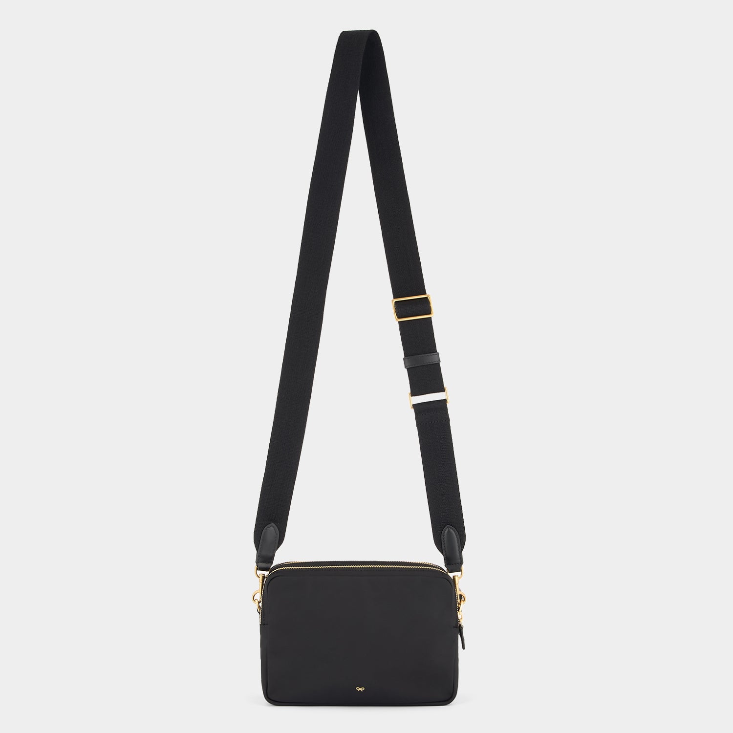 トリオ クロスボディ -

          
            Recycled Nylon in Black -
          

          Anya Hindmarch JP
