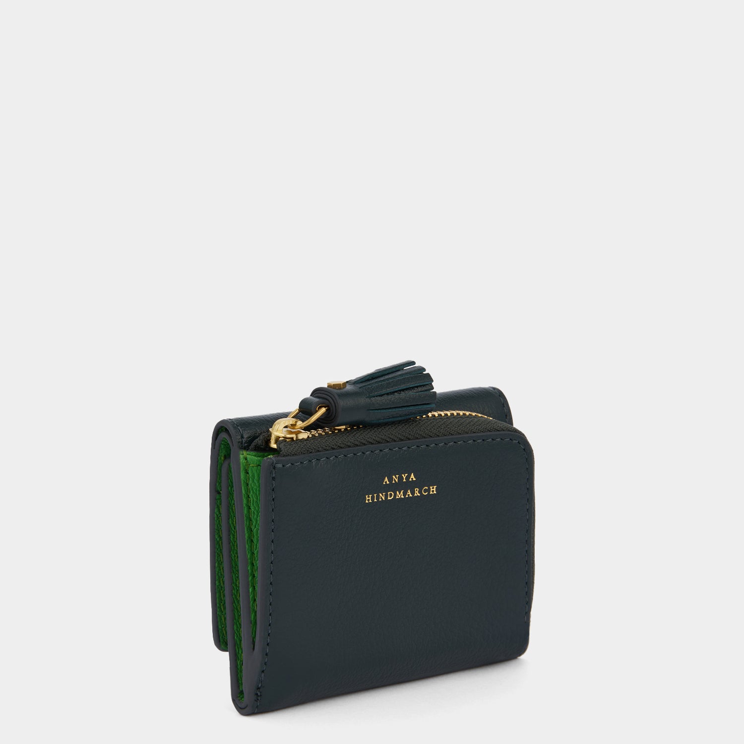 ピーピング アイズ 三つ折り ウォレット -

          
            Shiny Capra in Ink Green -
          

          Anya Hindmarch JP
