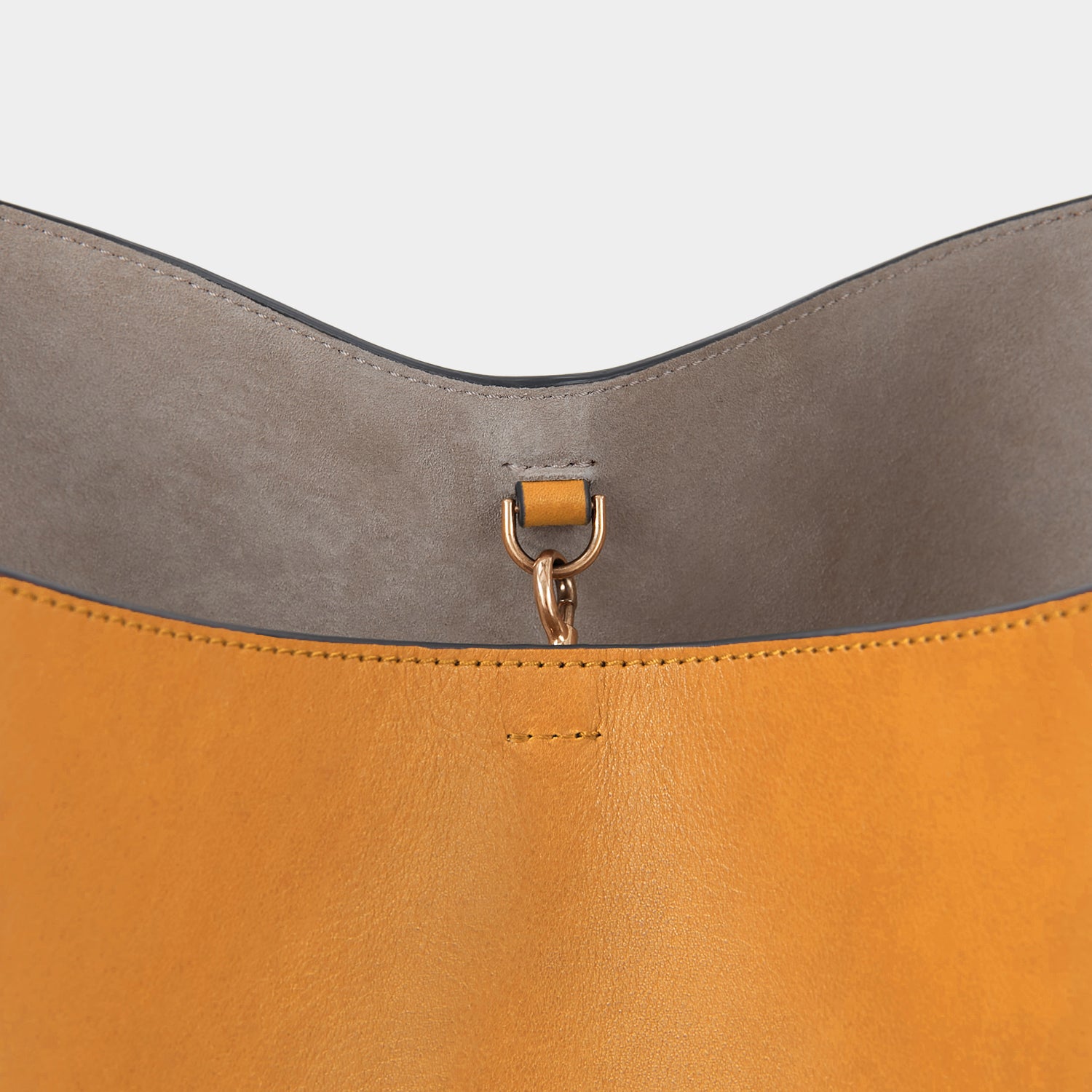 ナストロ ホーボー スモール -

          
            Flat Leather in Amber -
          

          Anya Hindmarch JP
